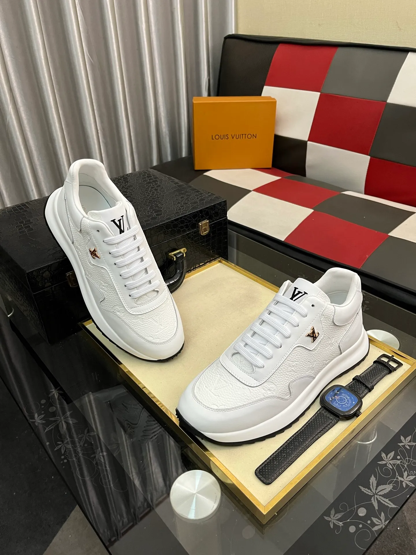 Men's shoes💰438⌚️⌚️《Louis vuitton/LV Louis Vuitton》original quality.~ Unique modern style sneakers. 🏃A must-have casual shoe for trendy men😍😍 Original brand imported from Italy, imported original leather, cowhide lining (refuses to discolor and grind feet) sole: original sole provided by the original factory, French lazy style design ⚠️Fit to the feet, original quality, super comfortable original sole. Code number: 38-443️⃣Colors available